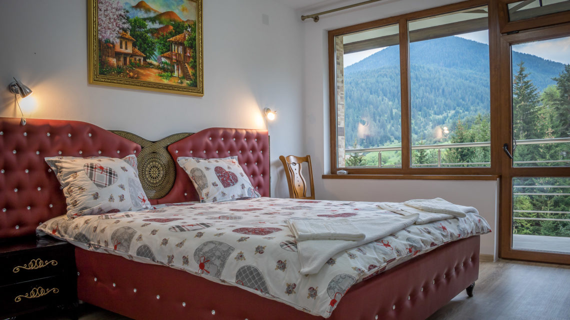 Стая с двойно легло king size с изглед към планината, Къща за Гости Милка, село Ягодина